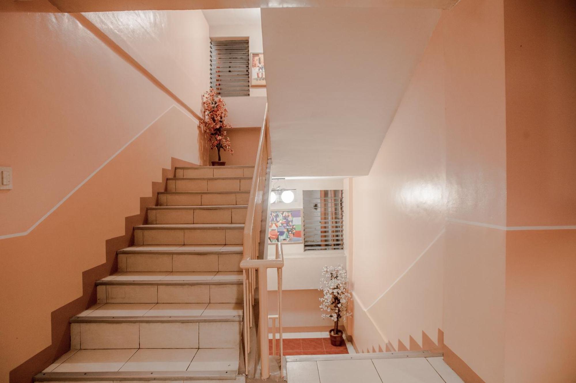 OYO 714 Haeinsa Condotel Quezon City Exterior foto