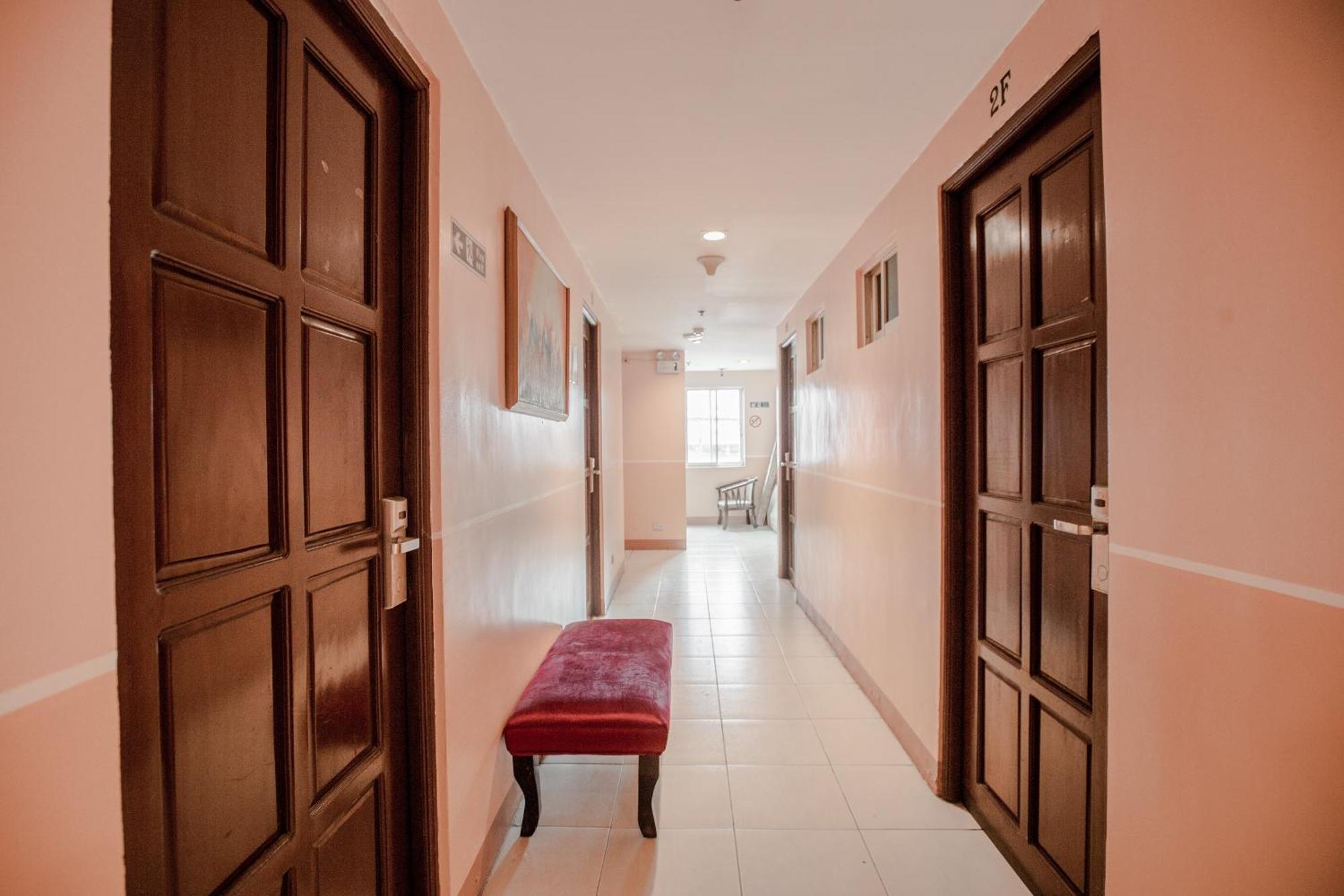OYO 714 Haeinsa Condotel Quezon City Exterior foto